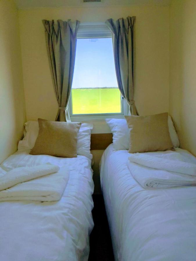 4 Berth Couples And Family Caravan In Beautiful Newquay Bay Resort Екстериор снимка